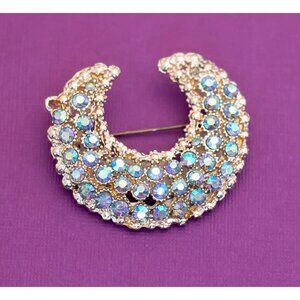 Vintage Victorian Light Blue Rhinestone Gold Tone Brooch - Q9